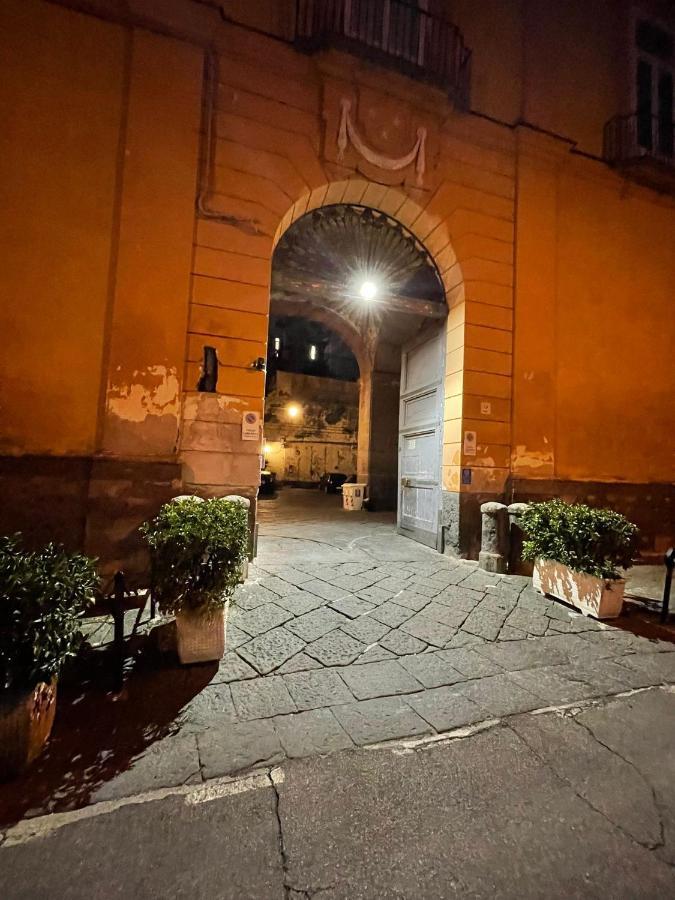 Appartamento Holiday Tarsia Vicino Piazza Dante - Toledo *